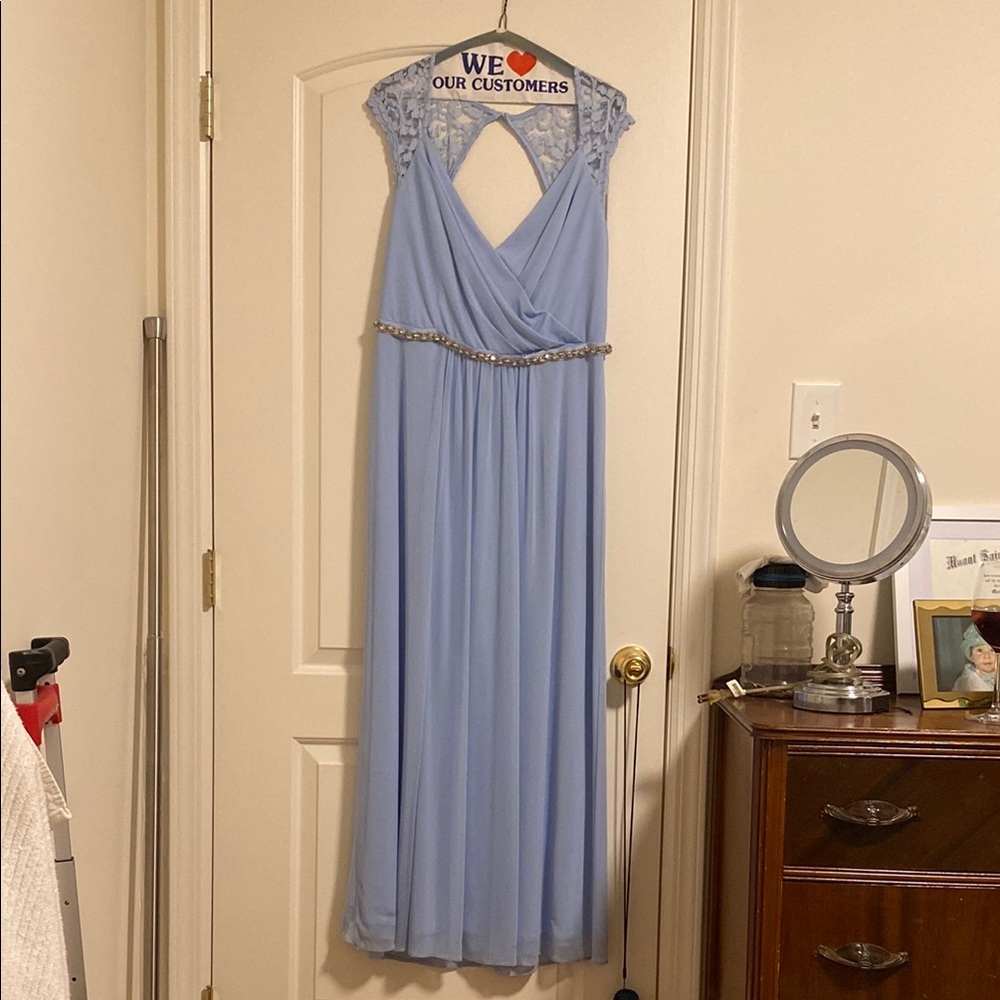 Elegant Blue Lace Evening Gown